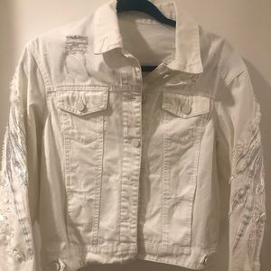 Embroidered white jacket! Super stylish!